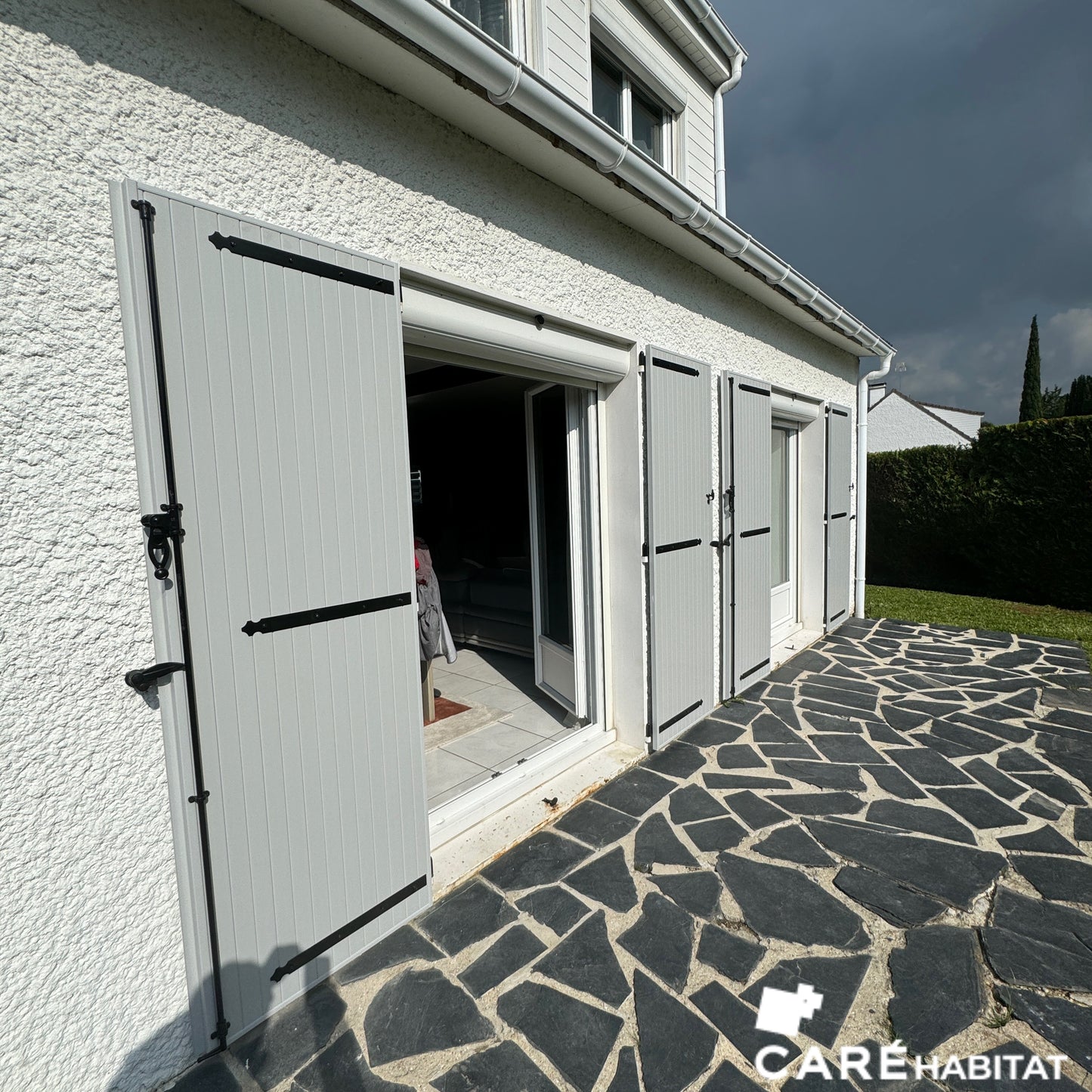 VOLETS PORTE DE GARAGE 77 - LESIGNY