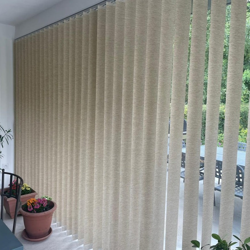 POSE D'UN STORE INTERIEUR A BANDE VERTICAL SUR MAISON MODERNE - ORSAY (91)