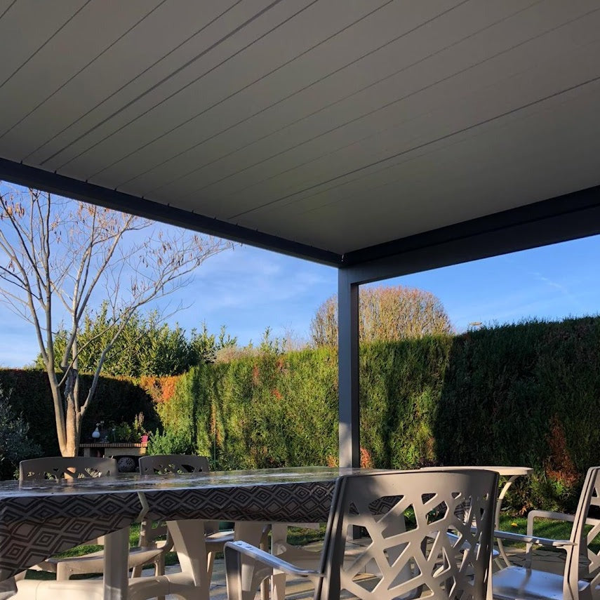 POSE D'UNE PERGOLA BIOCLIMATIQUE BRUSTOR B150 A SAINT GERMAIN LES CORBEIL -91