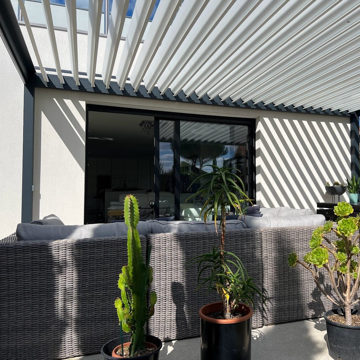 MISE EN OEUVRE PERGOLA BRUSTOR B150 - FONTAINEBLEAU - 77