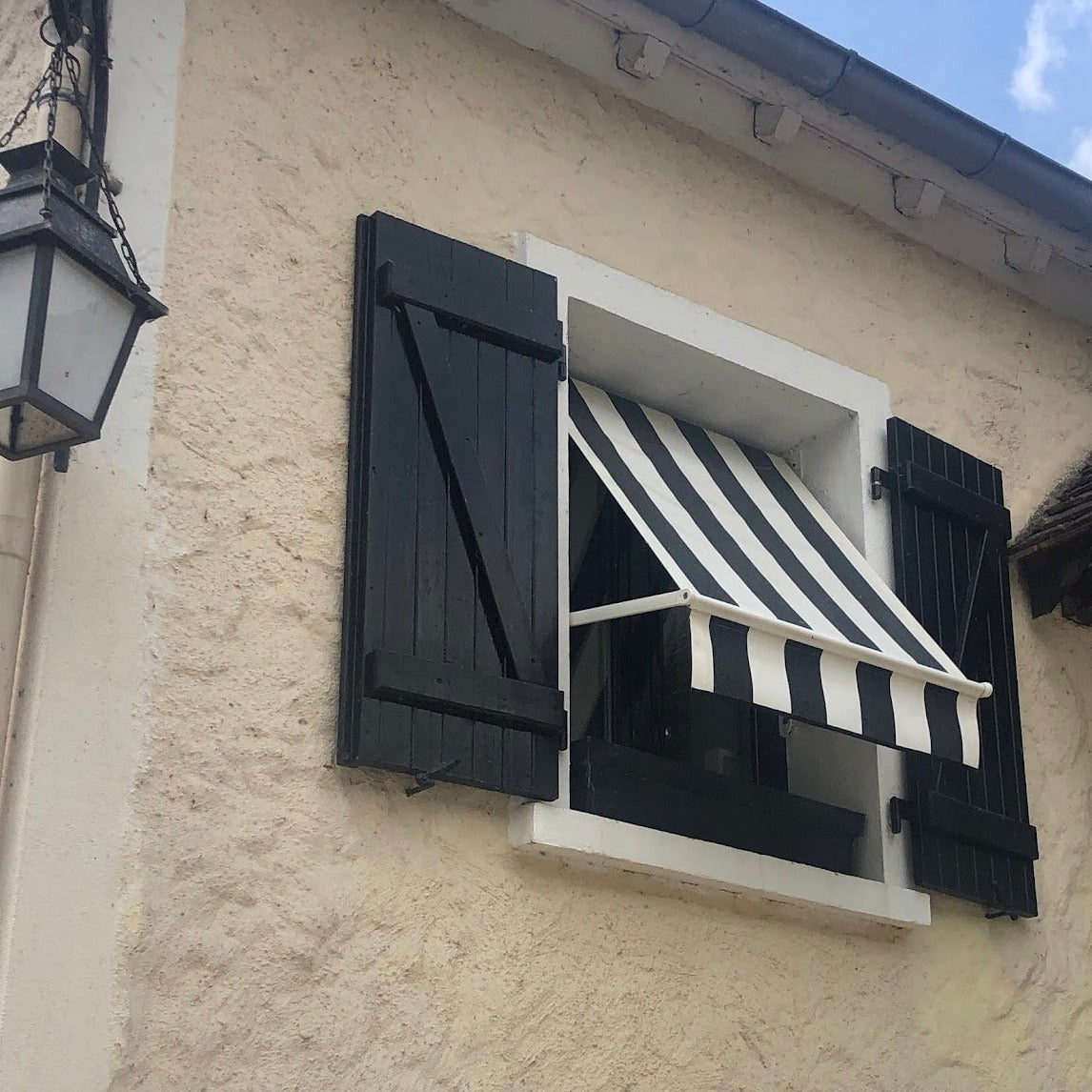 RÉALISATION DE STORES À PROJECTION AU RESTAURANT LA PATTE D’OIE À MENNECY 91