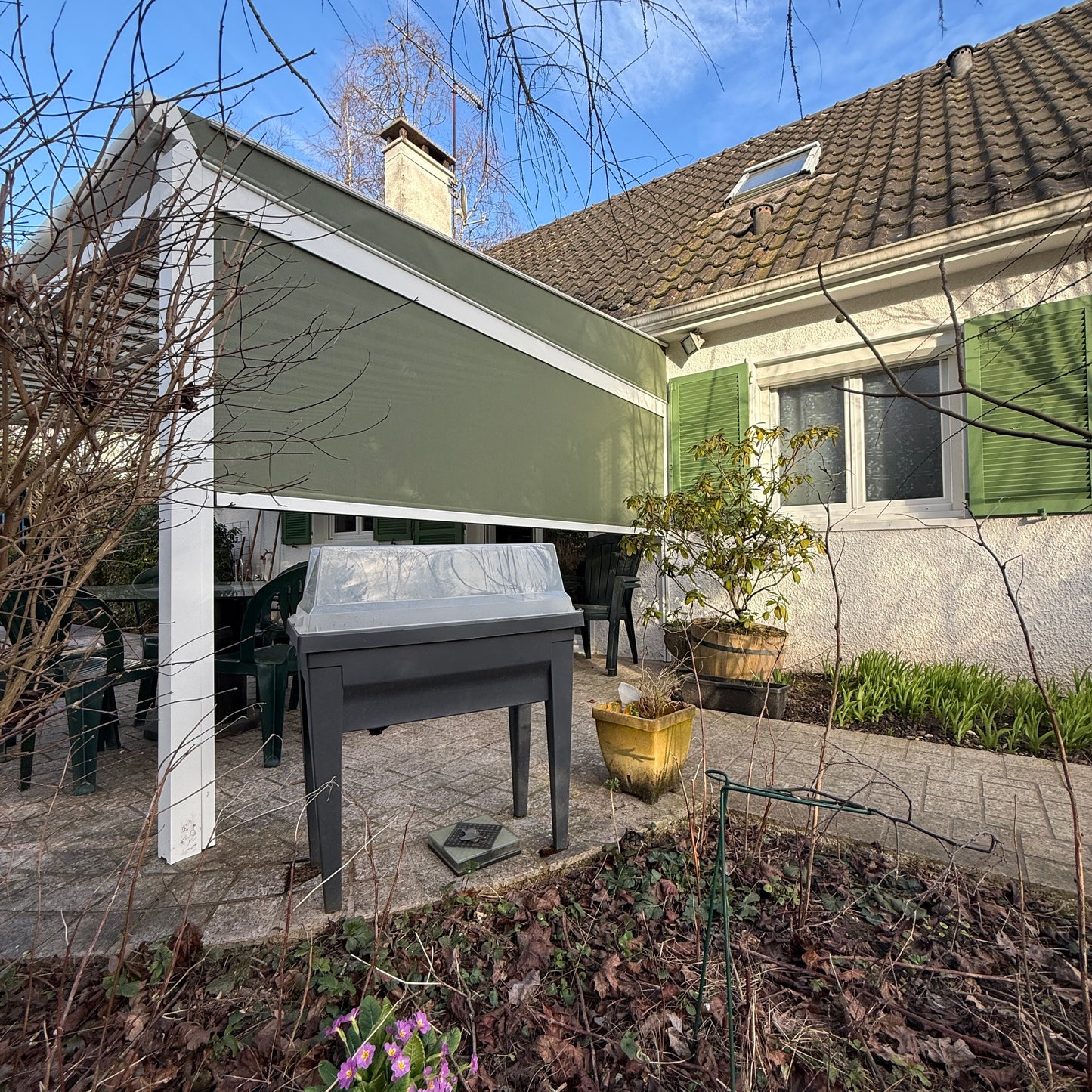 STORE PERGOLA PONTAULT-COMBAULT (77)