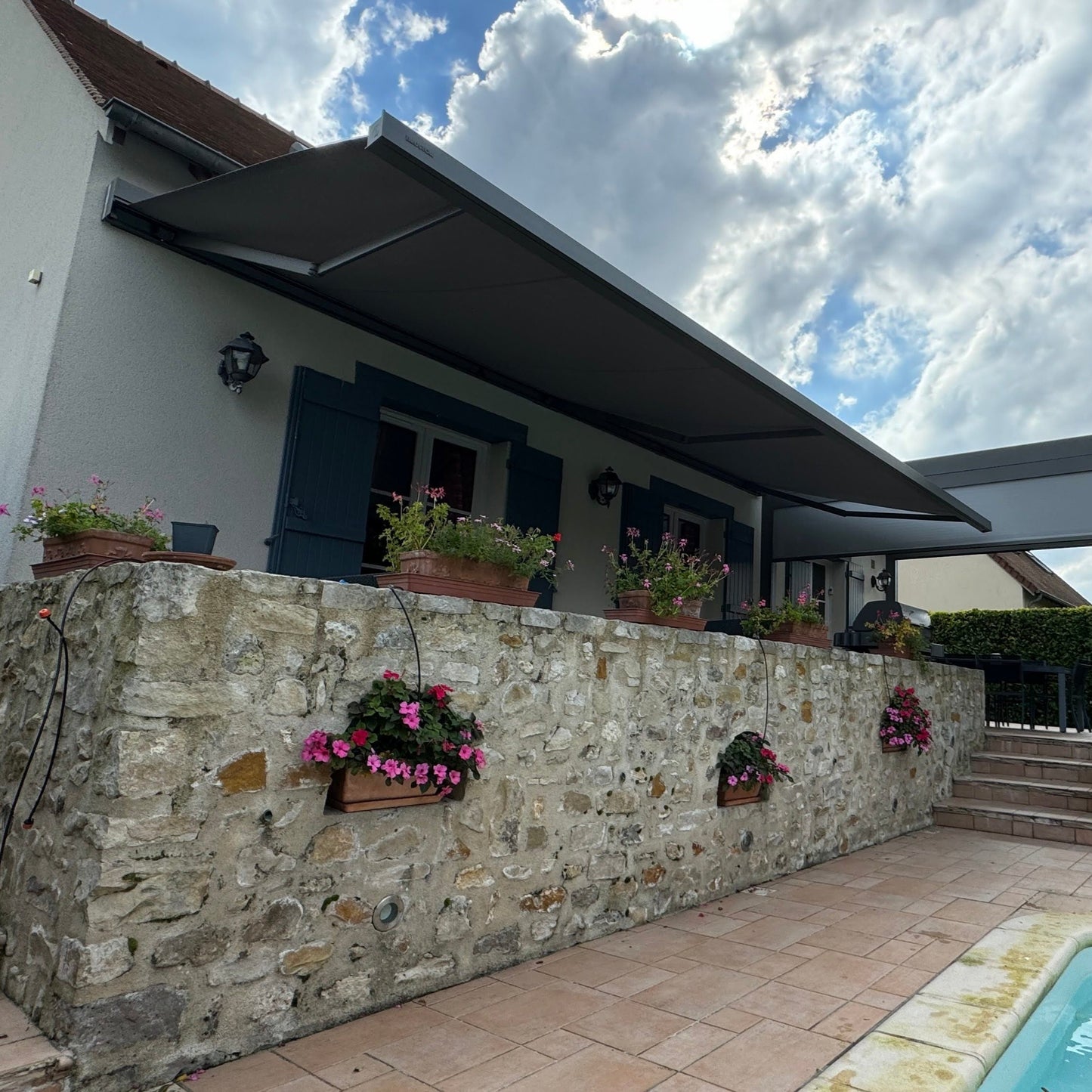 POSE D’UN STORE COFFRE BRUSTOR ÉLECTRIQUE À BALLANCOURT-SUR -ESSONNES (91)