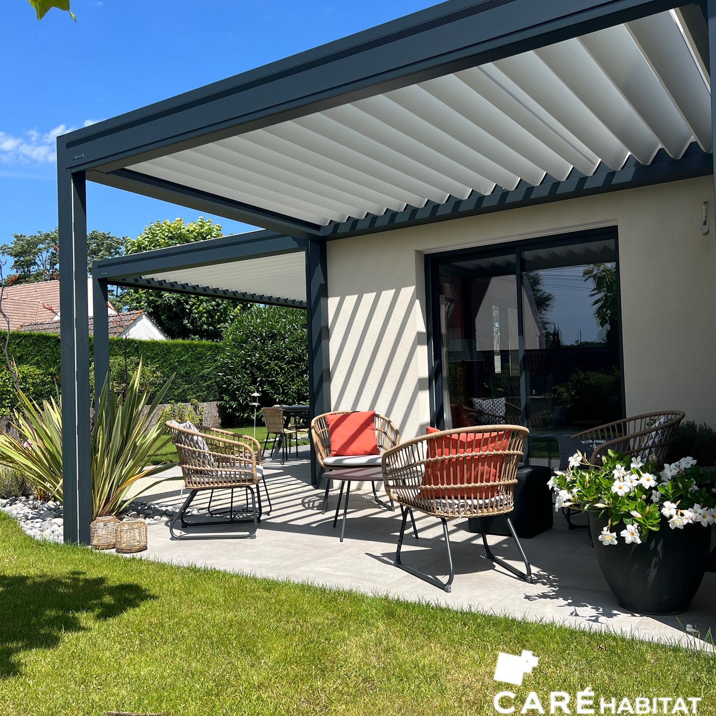 SUPERBES PERGOLAS BIOCLIMATIQUES A MILLY LA FORÊT (91)