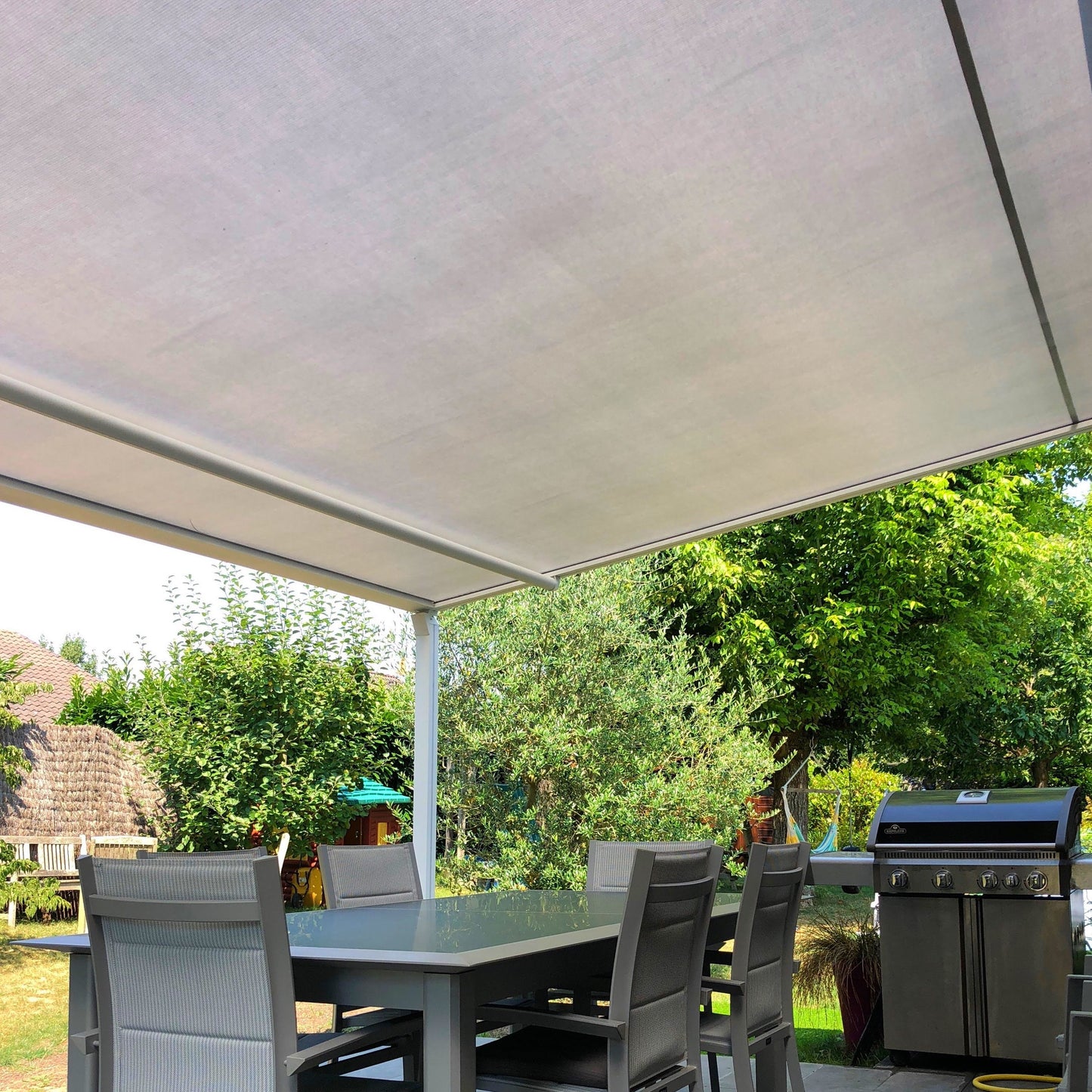 SUPERBE PERGOLA A TOILE ENROULABLE MENNECY (91)