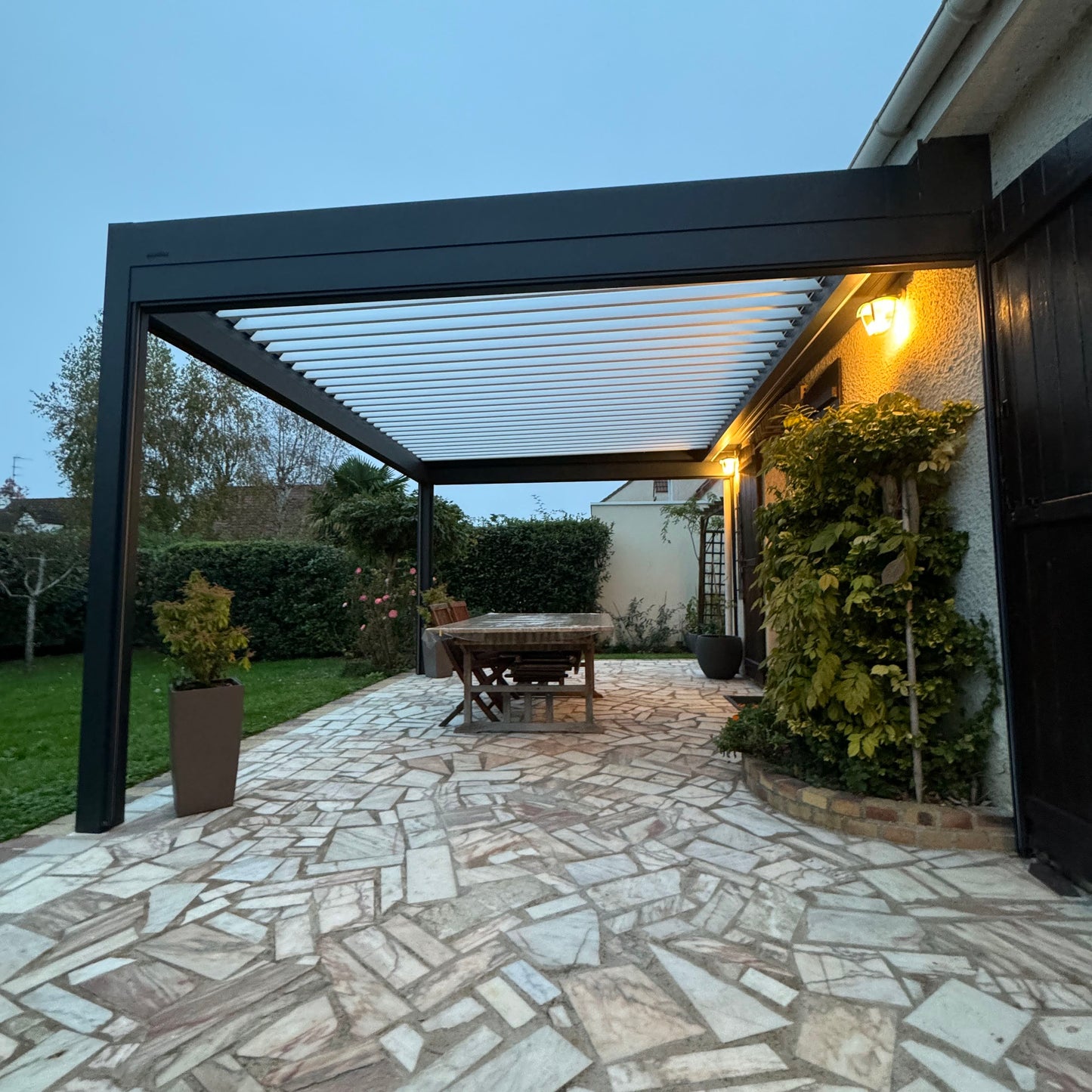 PERGOLA B150 AVEC SCREEN : INSTALLATION SUR-MESURE À PONTAULT-COMBAULT (77)