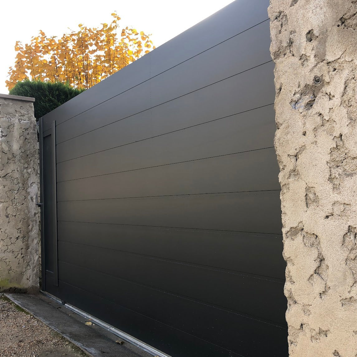 MAGNIFIQUE PORTAIL ALUMINIUM COULISSANT - COMBS LA VILLE - 77