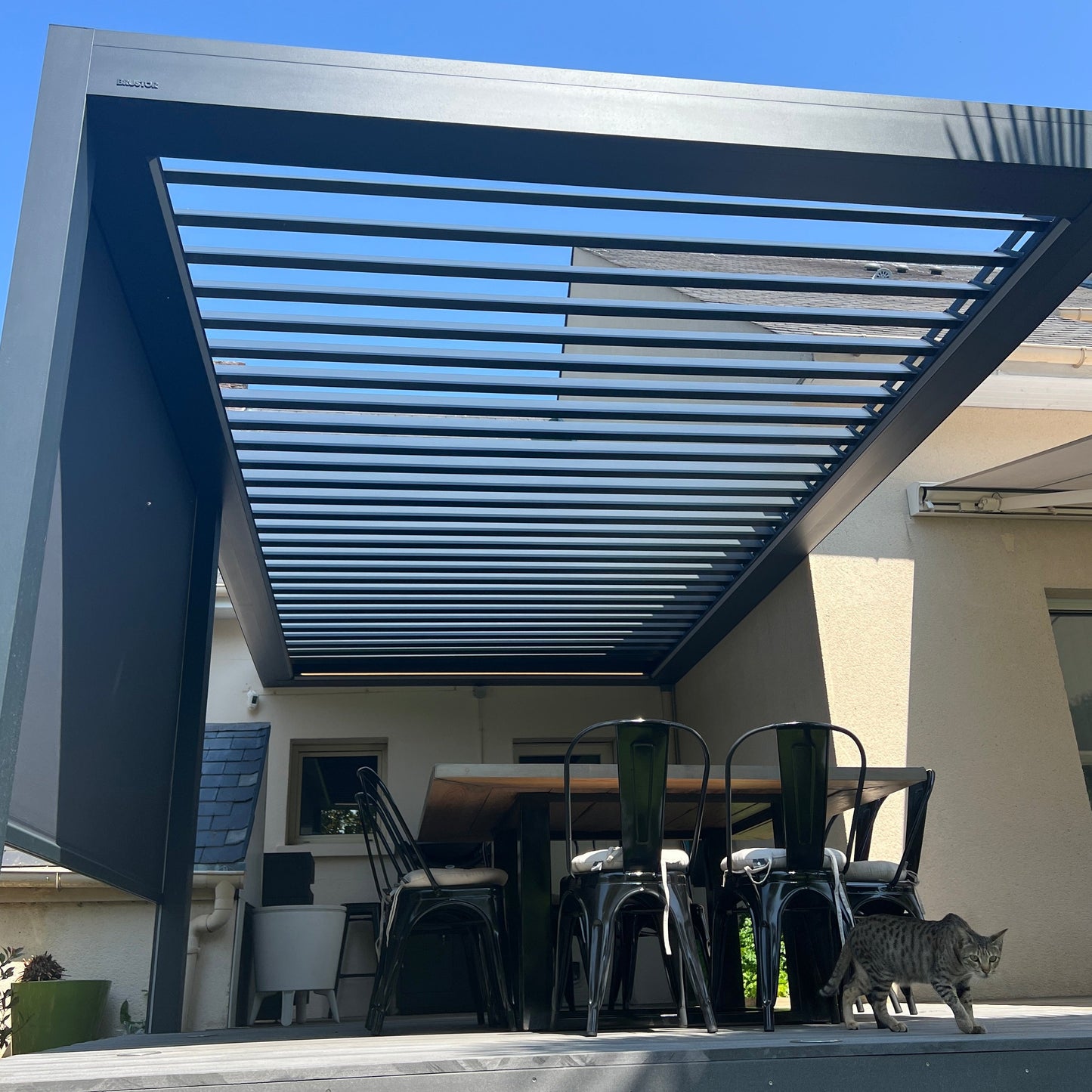 MISE EN ŒUVRE PERGOLA B200 XL - SOISY SUR SEINE