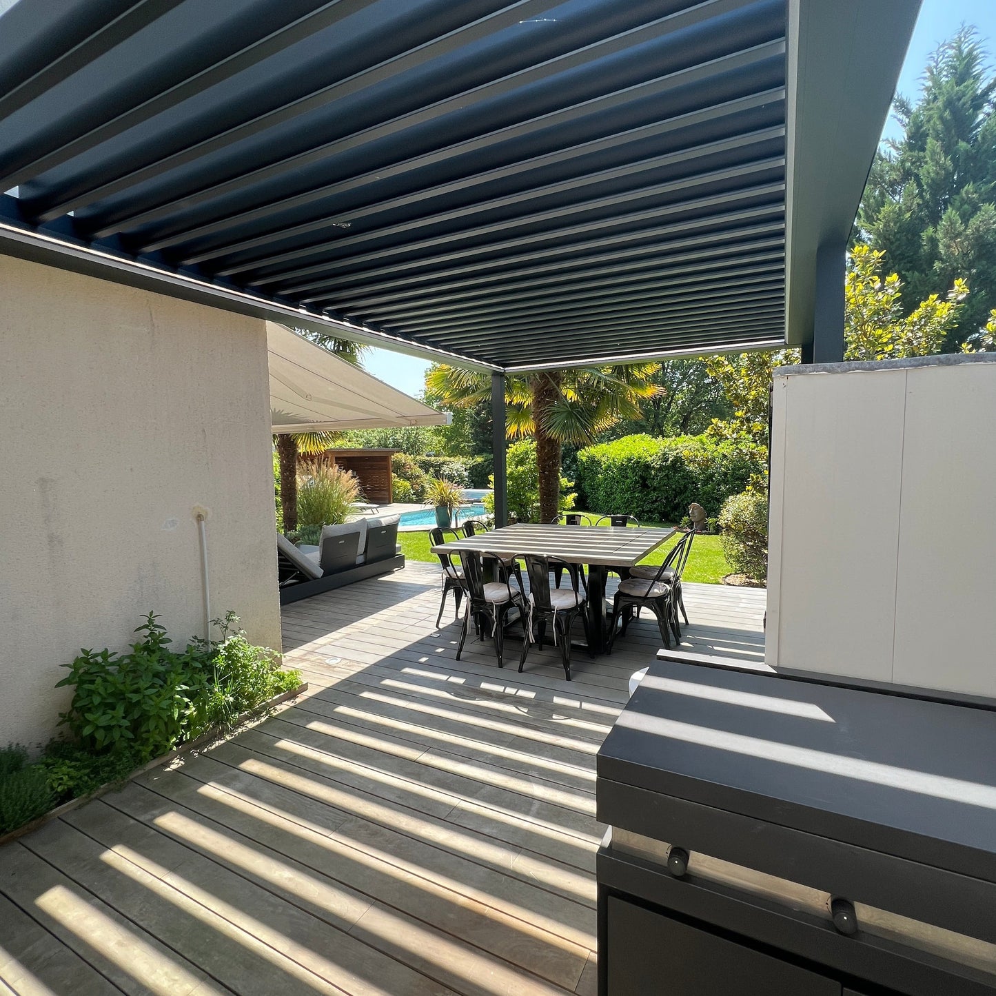 MISE EN ŒUVRE PERGOLA B200 XL - SOISY SUR SEINE