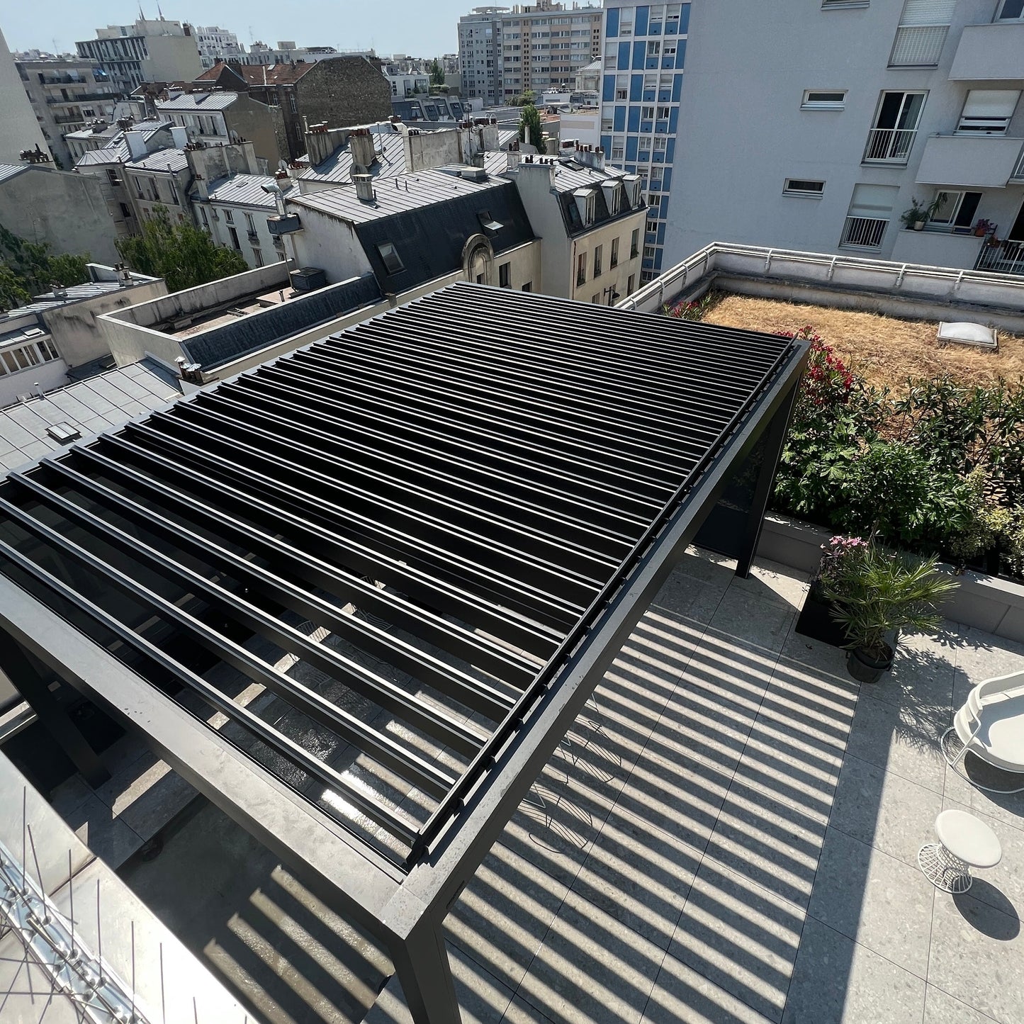 POSE PERGOLA BIOCLIMATIQUE ROOFTOP TERRASSE PARIS (75)