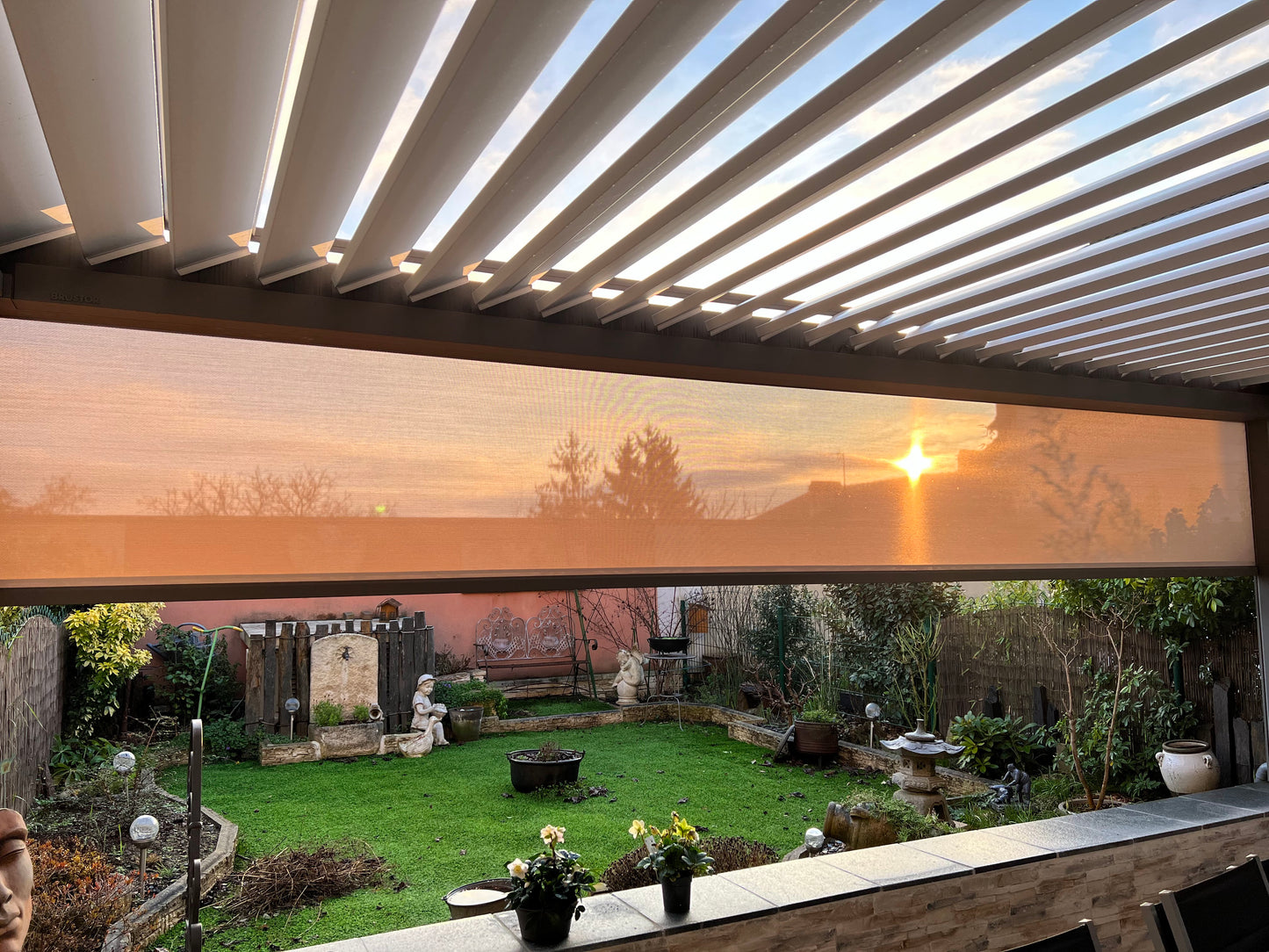 INSTALLATION D’UNE PERGOLA BIOCLIMATIQUE  À THIAIS (94)