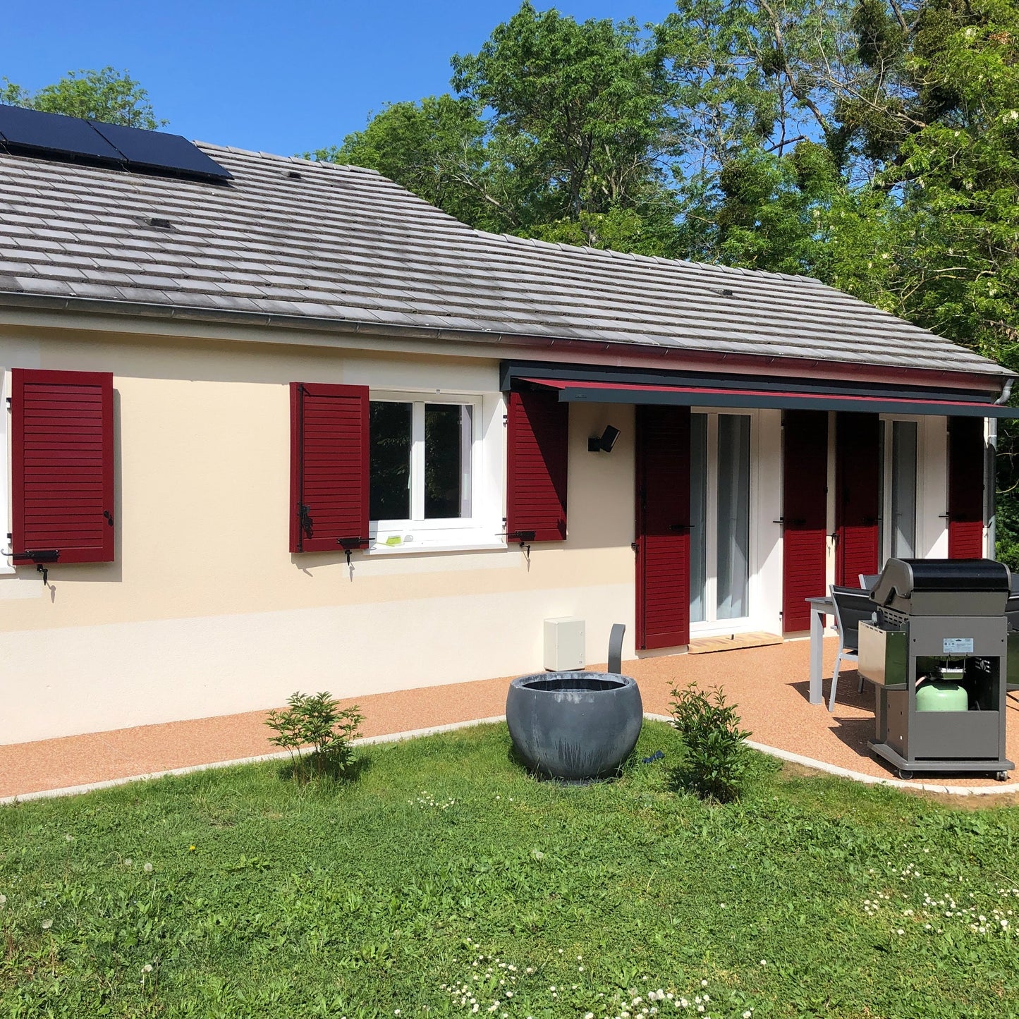 INSTALLATION STORE COFFRE BANNE TERRASSE - MENNECY (91)