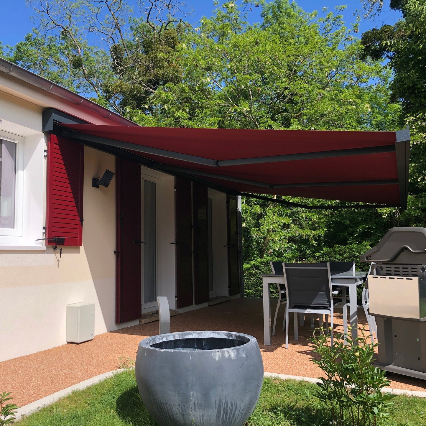 INSTALLATION STORE COFFRE BANNE TERRASSE - MENNECY (91)