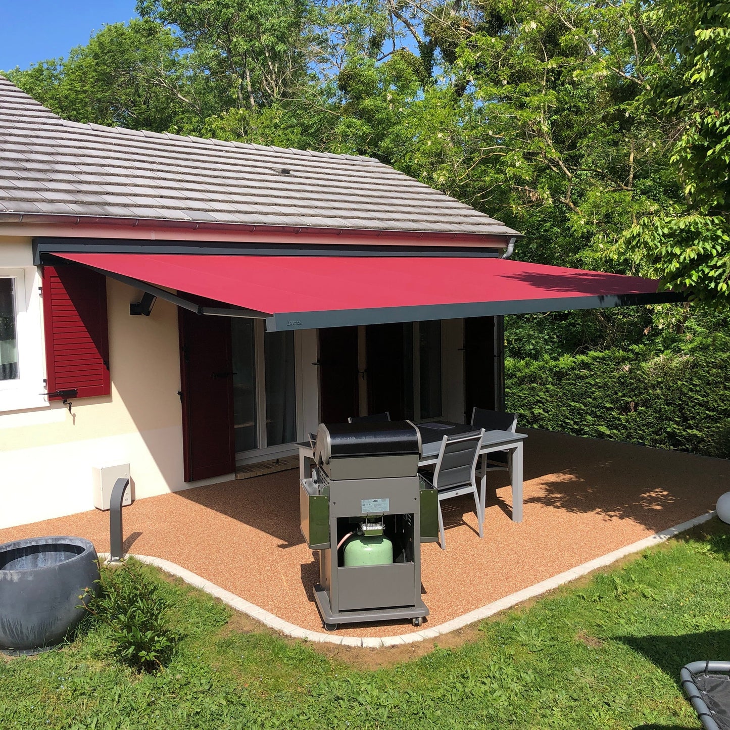 INSTALLATION STORE COFFRE BANNE TERRASSE - MENNECY (91)