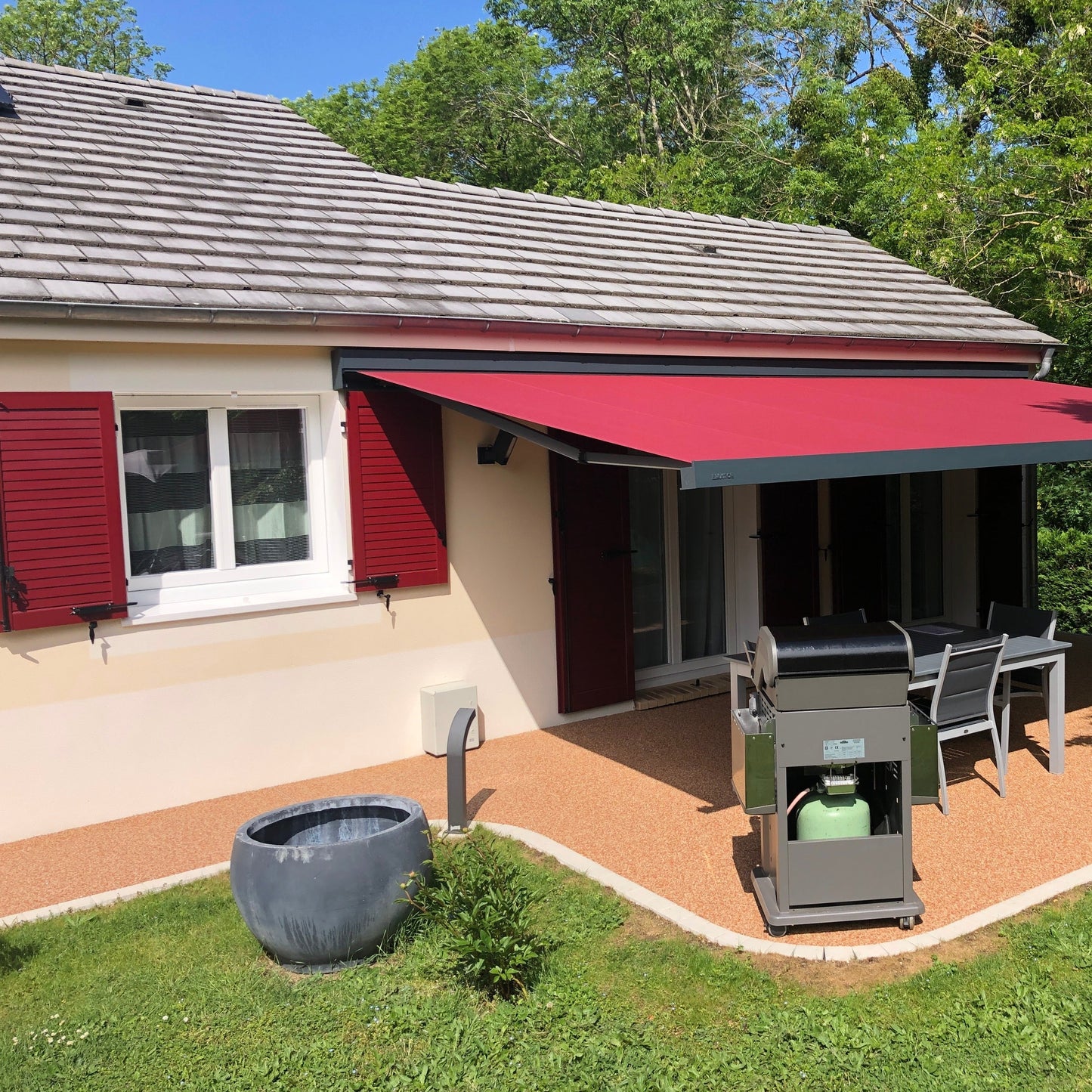 INSTALLATION STORE COFFRE BANNE TERRASSE - MENNECY (91)