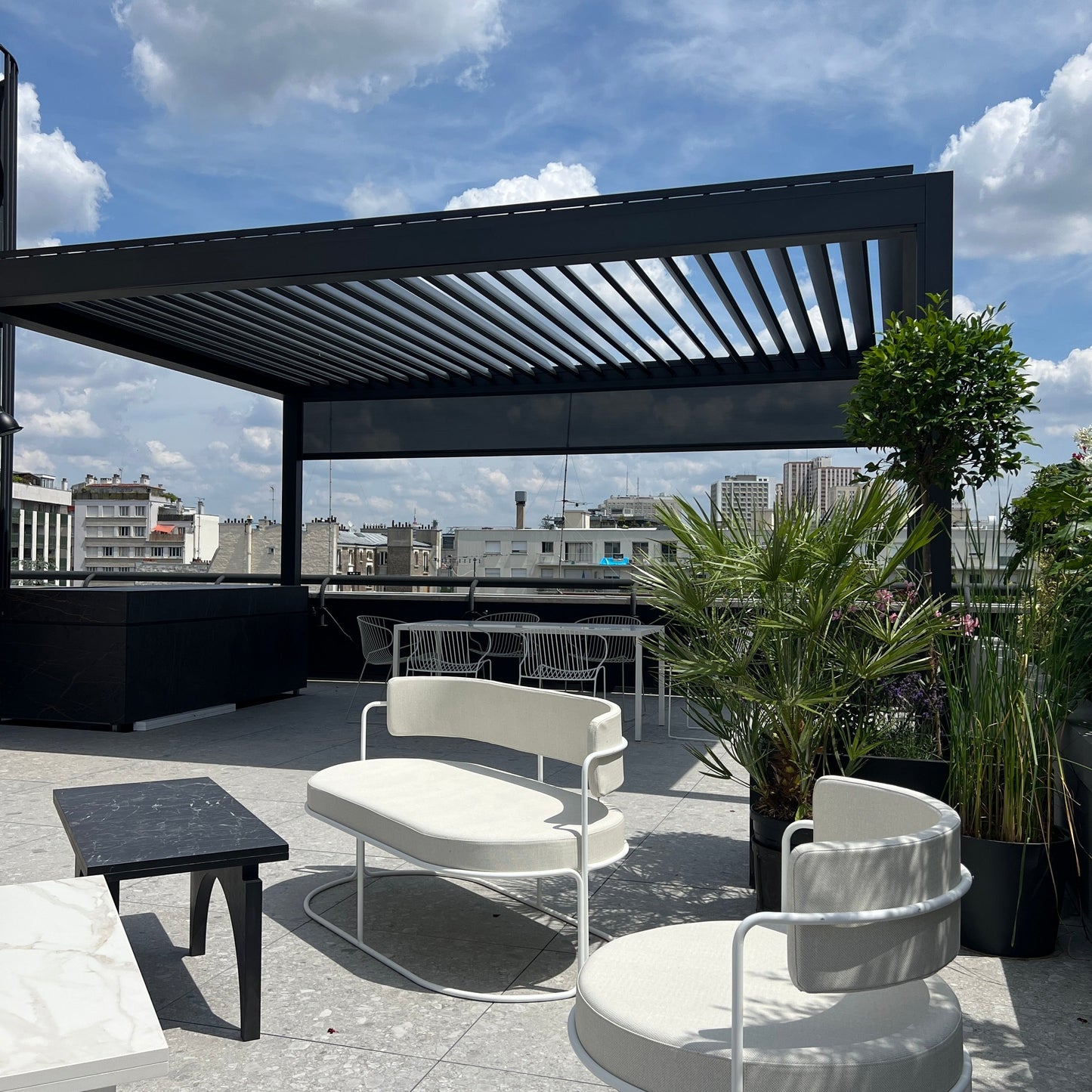 POSE PERGOLA BIOCLIMATIQUE ROOFTOP TERRASSE PARIS (75)