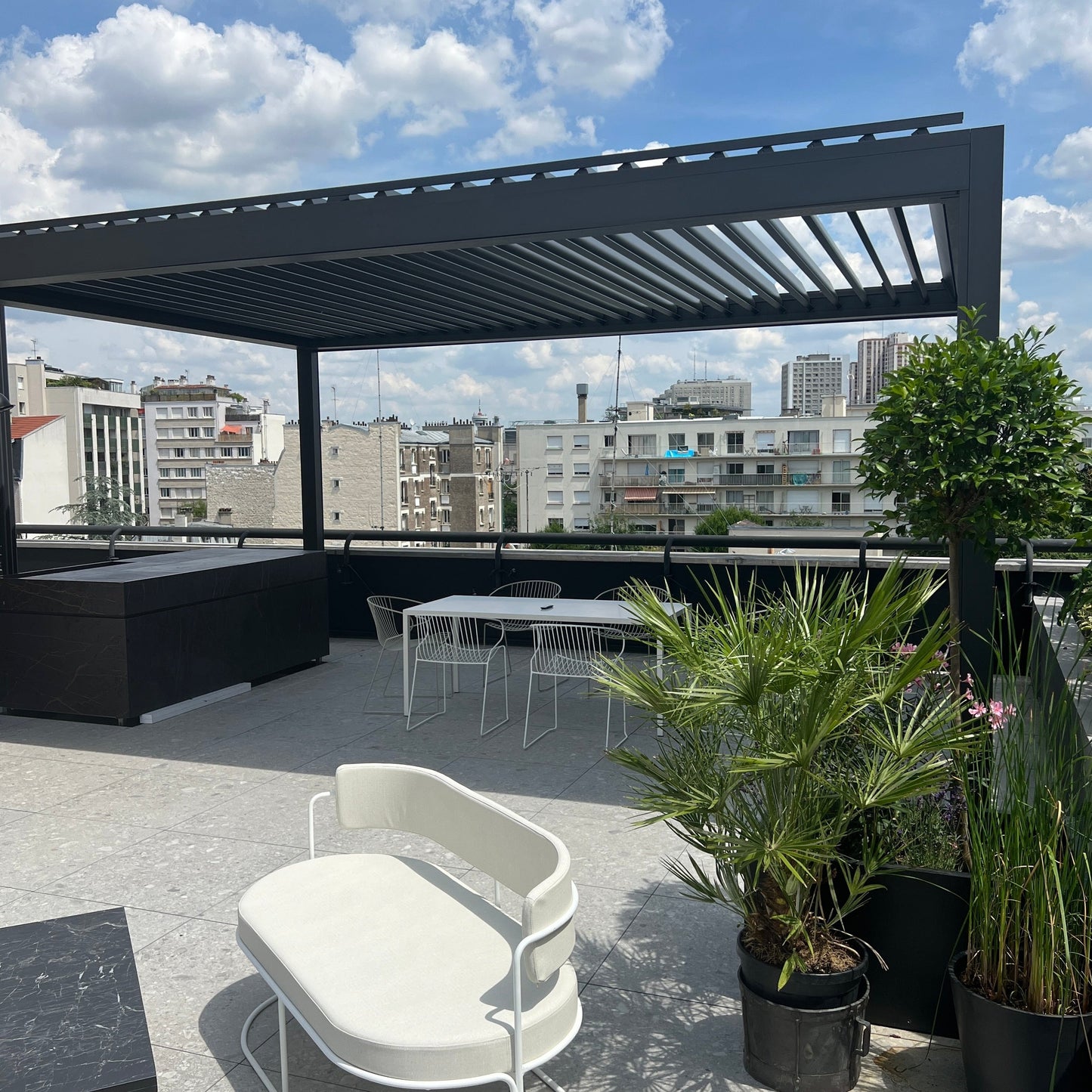 POSE PERGOLA BIOCLIMATIQUE ROOFTOP TERRASSE PARIS (75)