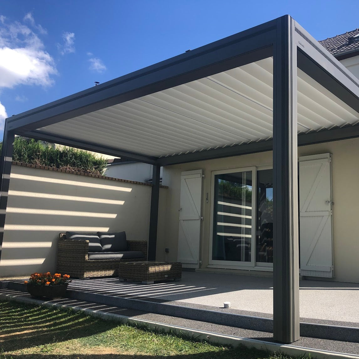 INSTALLATION PERGOLA BIOCLIMATIQUE B200 XL - COMBS LA VILLE - 77