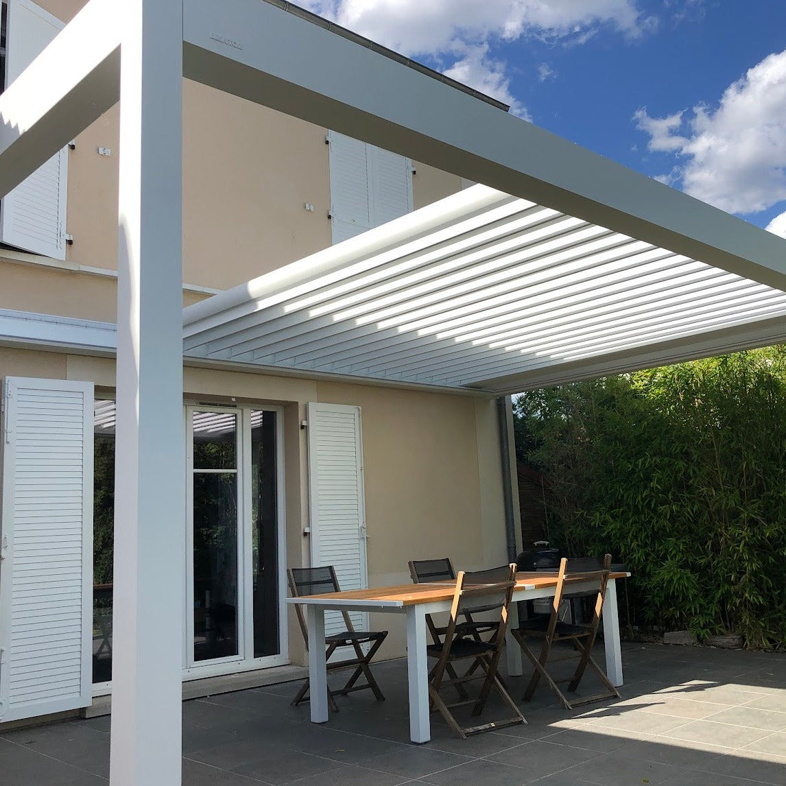 MAGNIFIQUE PERGOLA BIOCLIMATIQUE RÉTRACTABLE B600 AVEC LED - BONDOUFLE - 91