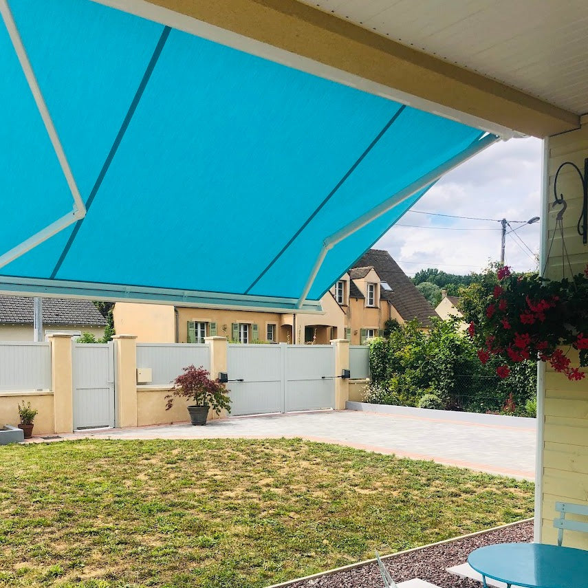 MAGNIFIQUE PERGOLA BIOCLIMATIQUE B200 ET STORE COFFRE BALCON  TOILE TURQUOISE - MILLY LA FORÊT - 91