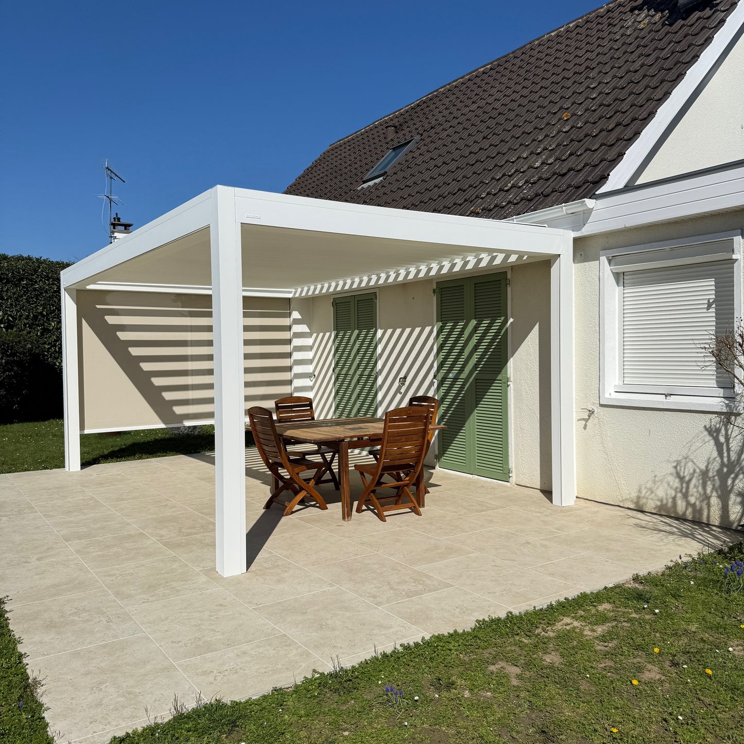 PERGOLA BRUSTOR À MENNECY