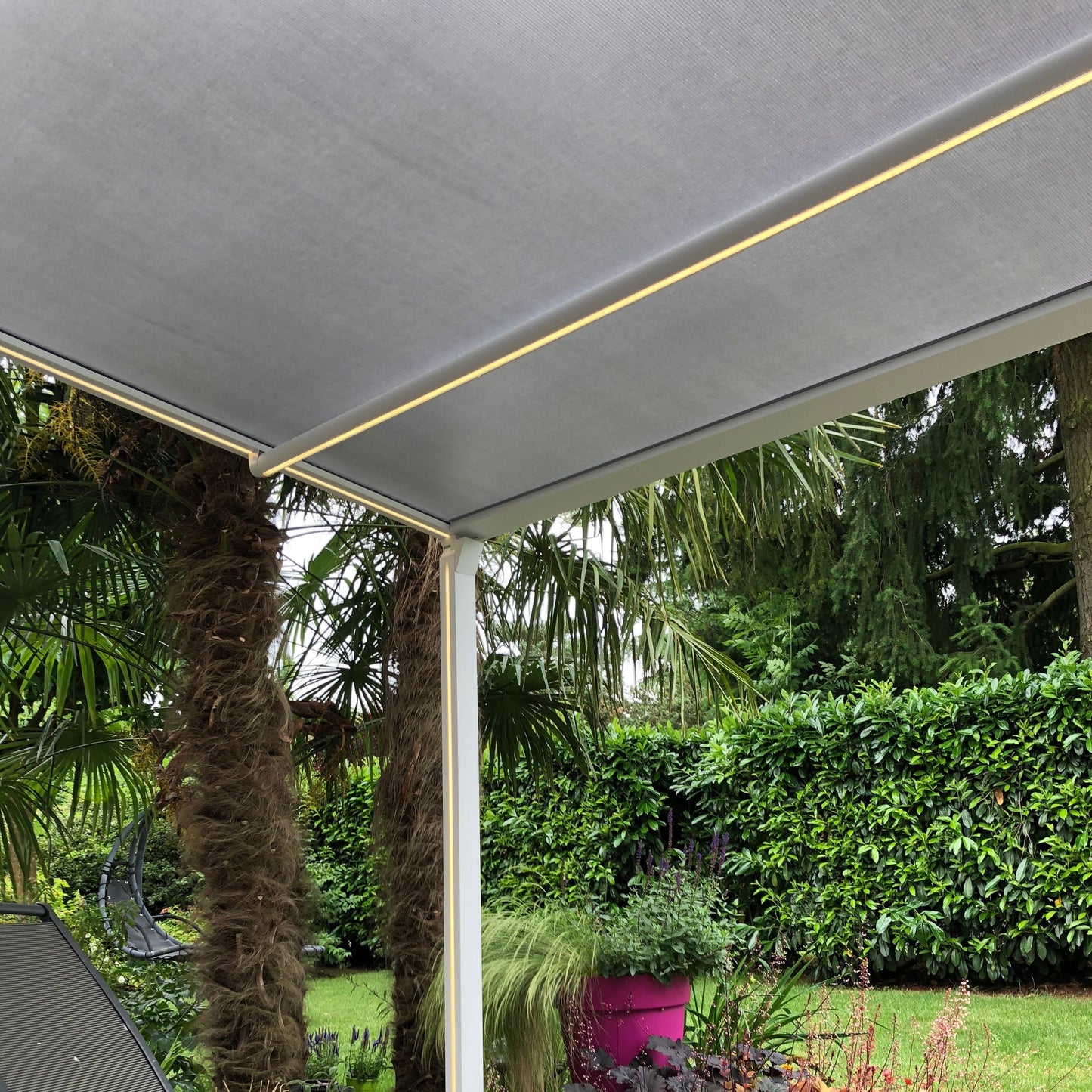 SUPERBE PERGOLA A TOILE ENROULABLE MENNECY (91)