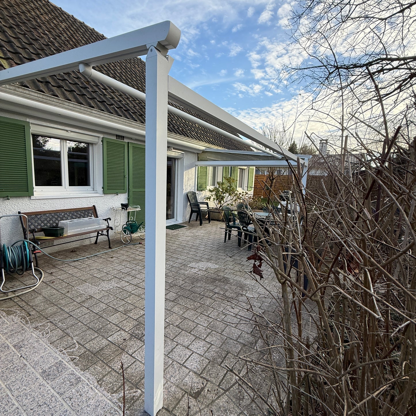 STORE PERGOLA PONTAULT-COMBAULT (77)