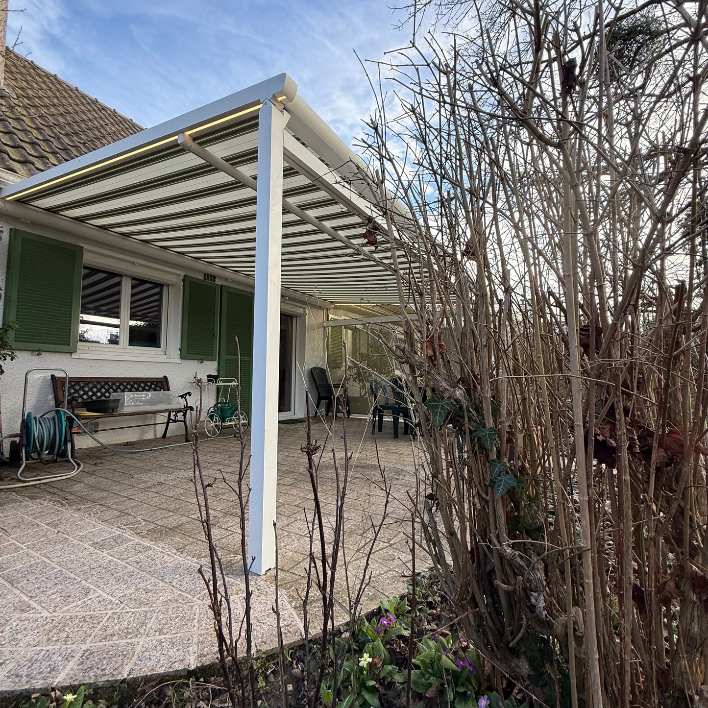 STORE PERGOLA PONTAULT-COMBAULT (77)