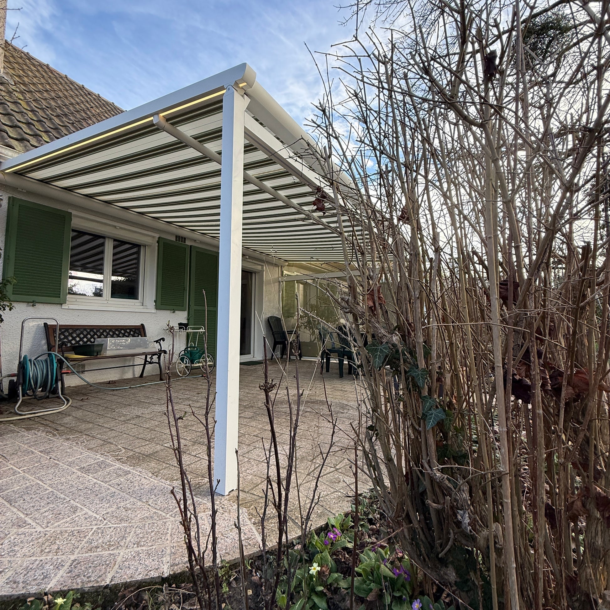 STORE PERGOLA PONTAULT-COMBAULT (77)