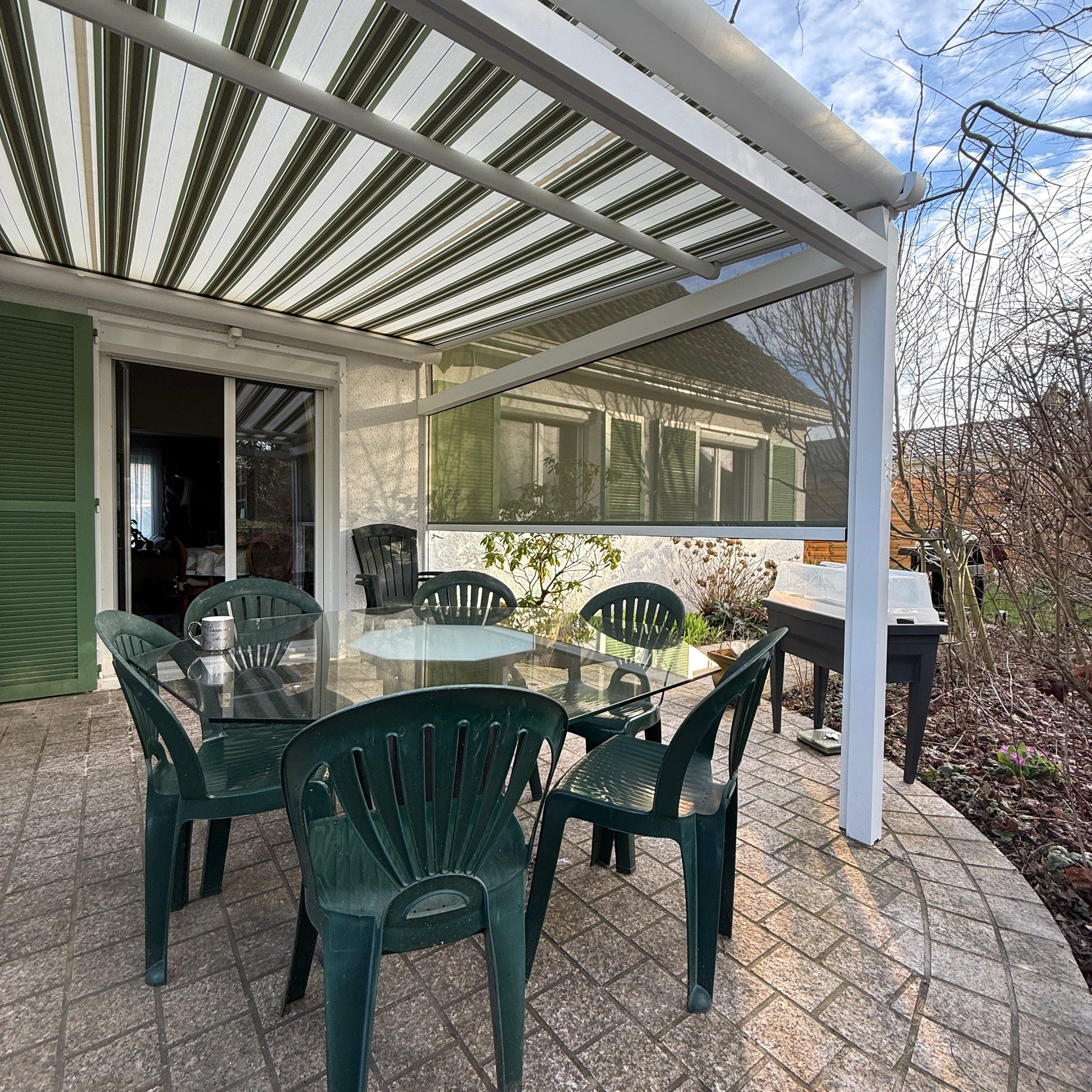 STORE PERGOLA PONTAULT-COMBAULT (77)