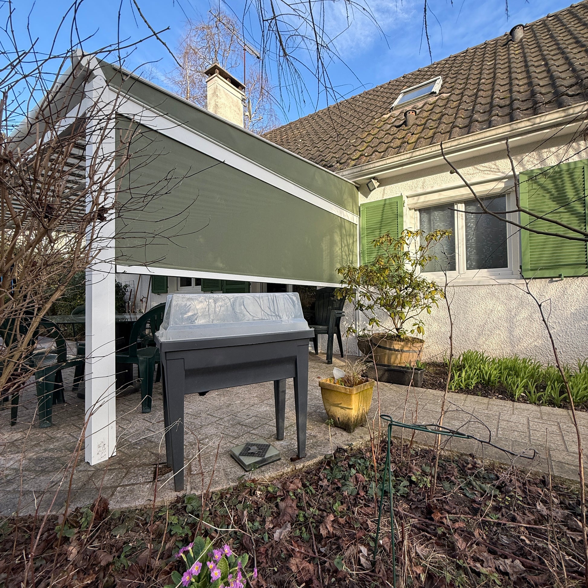 STORE PERGOLA PONTAULT-COMBAULT (77)